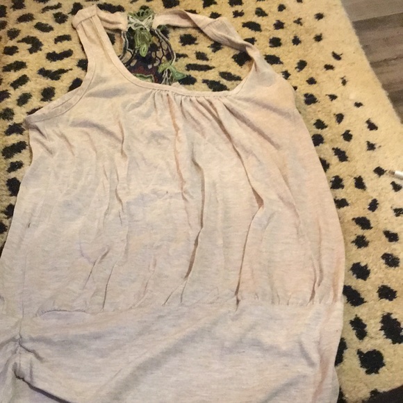 Cute back top - Picture 2 of 2